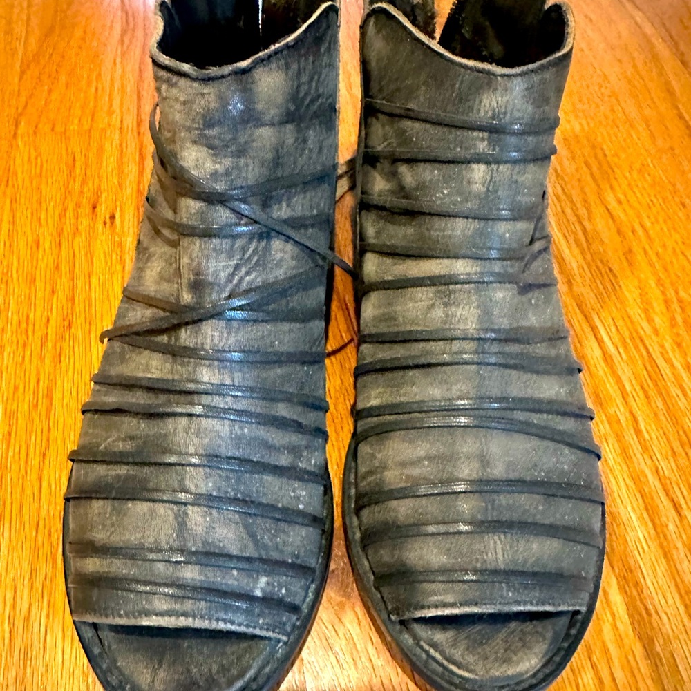 Free People black sandals